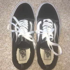Black Old Skool Vans Size 7 men/8.5 women